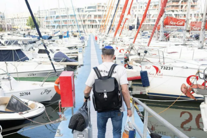 سرا وبأسعار باهظة.. آلاف الإسرائيليين يفرون على متن اليخوت