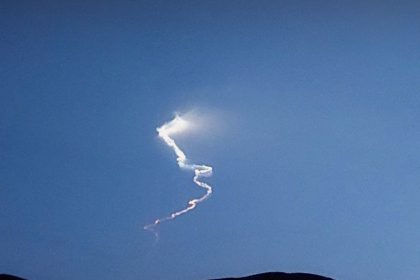 إطلاق صواريخ