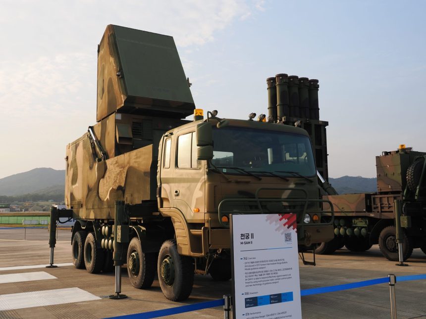 وزير الدفاع: سنتسلم الوجبة الأولى لمنظومة الدفاع الجوي من كوريا الجنوبية خلال الأشهر المقبلة