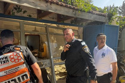 إعلام عبري: 12 إصابة على الأقل بعضها خطيرة نتيجة سقوط صاروخ إيراني في حيفا