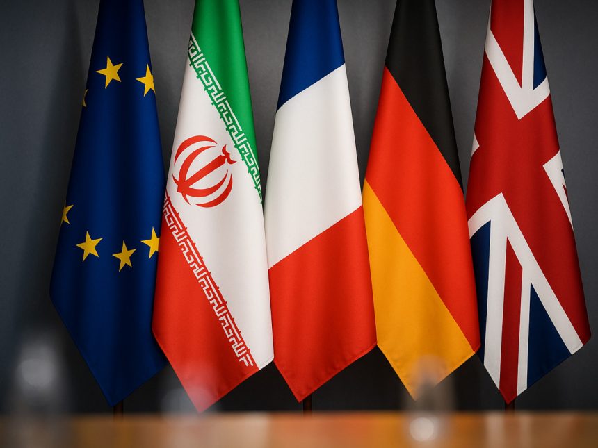 انطلاق المحادثات إيران و"الترويكا" الأوروبية بشأن البرنامج النووي في جنيف