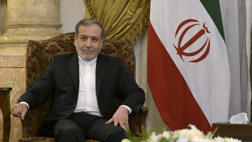 وزير الخارجية الإيراني يعلن استعداد بلاده لإنهاء الخلاف حول الملف النووي عبر حل تفاوضي