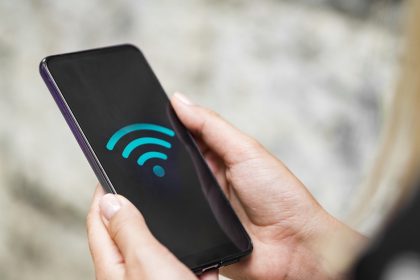 بعد انقطاع استمر 62 ساعة.. السلطات الإيرانية تعلن إعادة الاتصال بالإنترنت