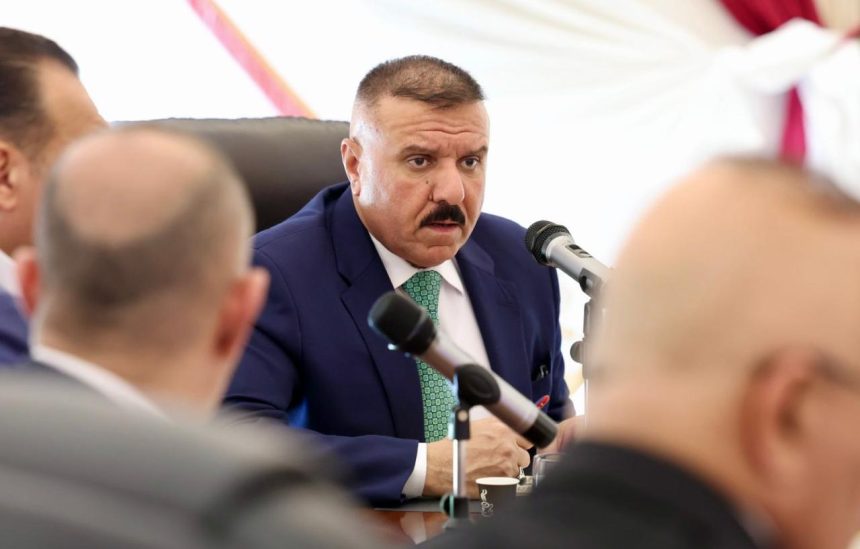 وزير الداخلية يؤكد أهمية الجهد الاستخباري وعدم السماح لأي شخص أن يخل بالأمن والنظام العام