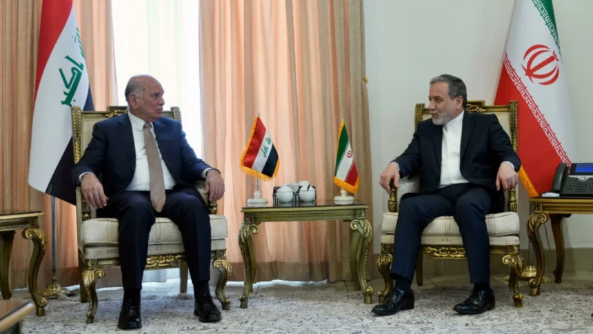وزير الخارجية الإيراني لنظيره العراقي: نحن بصدد اتخاذ خطوات عدة للرد على الضربات الأمريكية