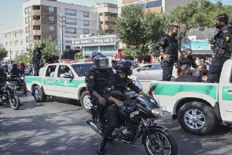 الشرطة الإيرانية تعتقل 53 شخصا على صلة بإسرائيل