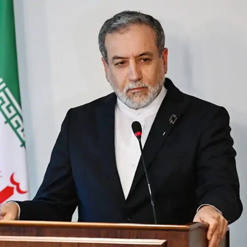 وزير الخارجية الايراني يدعو مجلس الأمن الدولي للتنديد بالهجمات الامريكية على بلاده