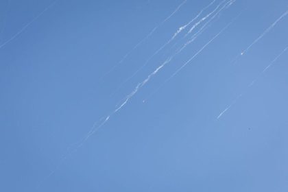 وسائل إعلام إيرانية: الدفعة الجديدة من الصواريخ تستهدف مواقع عسكرية واقتصادية إسرائيلية