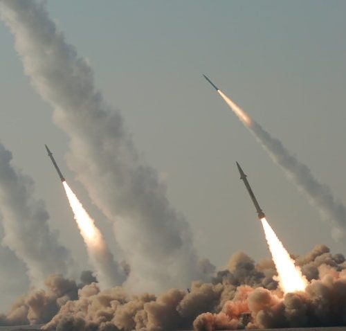 إطلاق موجة جديدة من الصواريخ الإيرانية باتجاه وسط إسرائيل