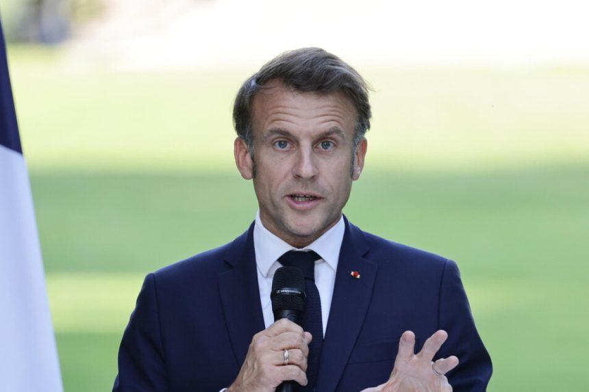 الرئيس الفرنسي: التفاوض هو الحل الأمثل لأزمة البرنامج النووي الإيراني