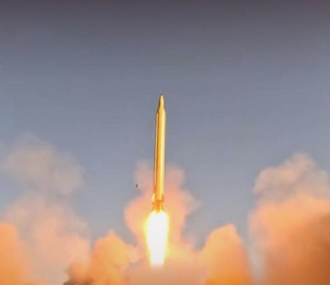 اكسيوس: إيران أطلقت 6 صواريخ على قواعد أميركية في قطر