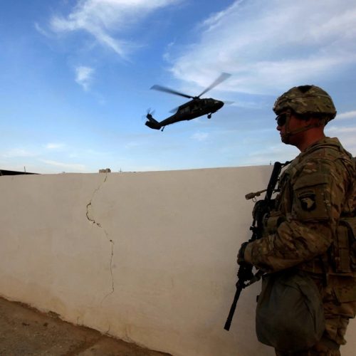 مصدر: رفع حالة التأهب في القواعد الامريكية بالعراق