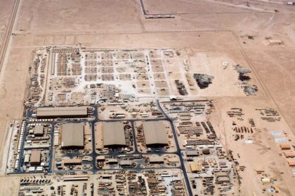 الإعلام الإيراني: 3 صواريخ سقطت بشكل مباشر على قاعدة "العديد" الأمريكية في قطر