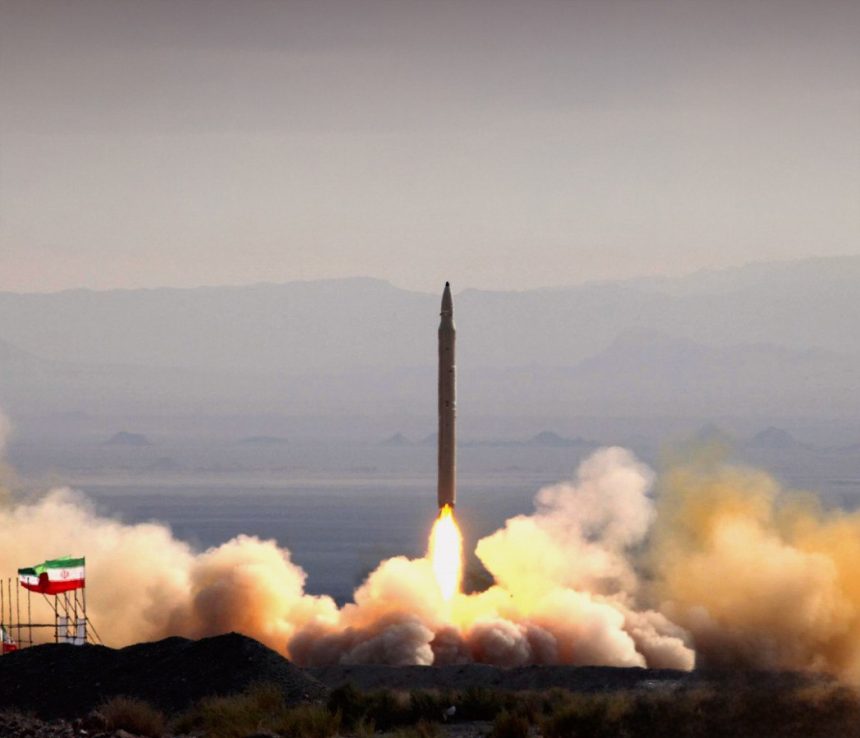 القوات الإيرانية: قمنا بشن هجوم صاروخي على قاعدة "العديد" في قطر ردا على العدوان الأمريكي