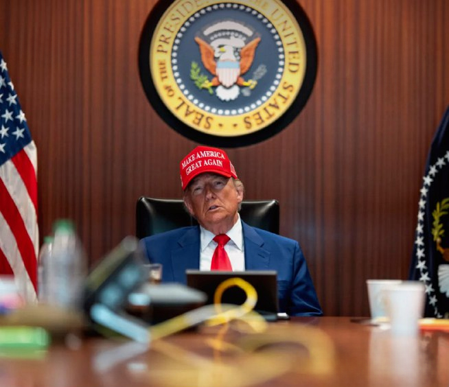 البيت الأبيض: ترامب يتابع احتمال رد إيراني على قواعد أمريكية في البحرين والعراق