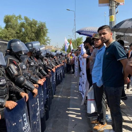 بالصور.. تظاهرة لخريجي المهن الطبية والصحية أمام وزارة الصحة للمطالبة بالتعيينات