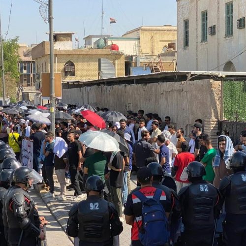 بالصور.. تظاهرة لخريجي المهن الطبية والصحية أمام وزارة الصحة للمطالبة بالتعيينات