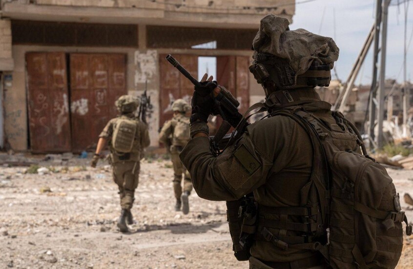 إعلام عبري: قادة الجيش الإسرائيلي أمروا بإطلاق النار على الفلسطينيين عند نقاط توزيع المساعدات