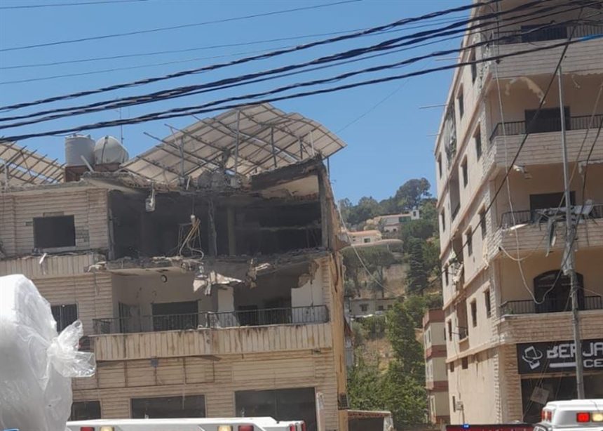 الصحة اللبنانية: شهيدة و11 جريحا بغارة إسرائيلية على شقة سكنية في النبطية جنوبي لبنان