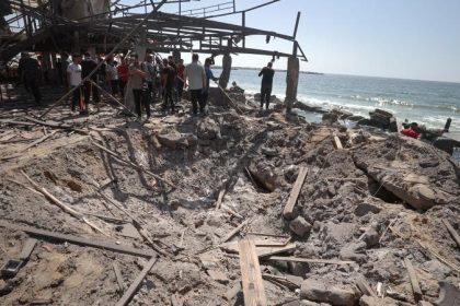 وسائل اعلام: عشرات الشهداء والجرحى بقصف إسرائيلي استهدف مقهى في غزة