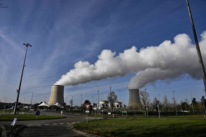 فرنسا تغلق إحدى محطات الطاقة النووية بسبب موجة الحر الشديدة