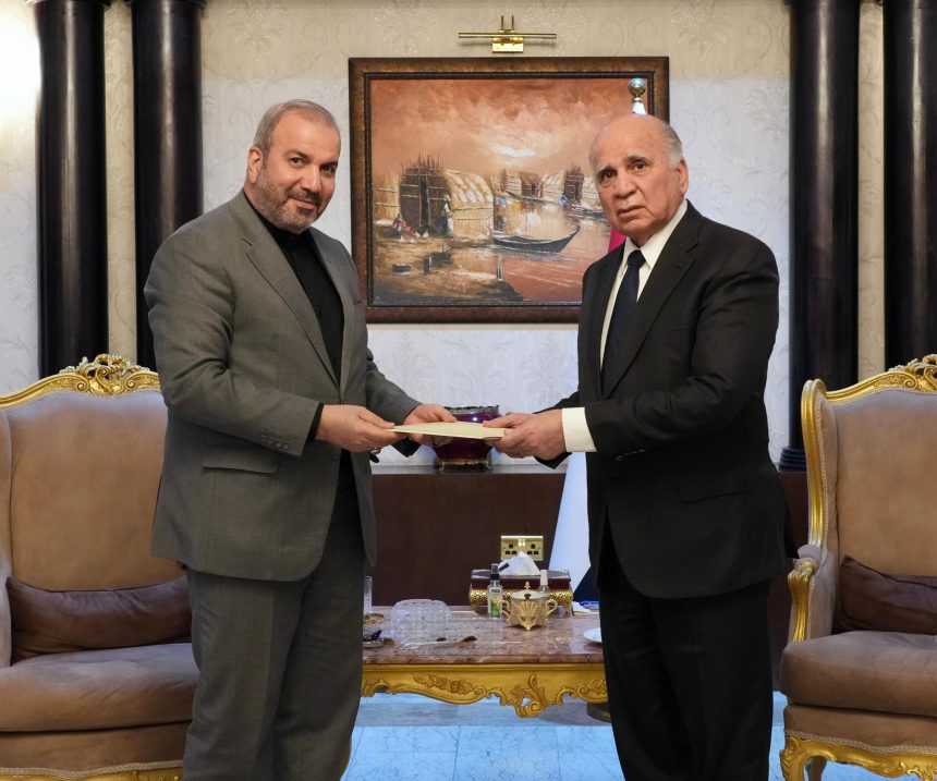 وزير الخارجية يتسلم رسالة خطية من نظيره الايراني عبر سفير طهران في بغداد