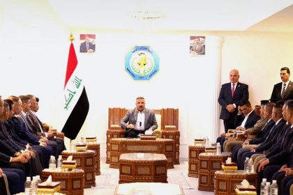 وزير الداخلية يكرم فريقًا أمنيًا ألقى القبض على متهم سرق أكثر من 500 مليون دينار في بغداد