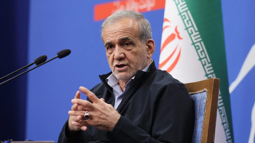 إعلام إيراني: بزشكيان يبلغ رسميا الوكالة الدولية للطاقة الذرية بوقف التعاون معها