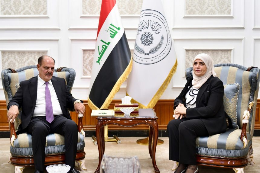 نقيب الصحفيين العراقيين ووزير المالية يبحثان دور الإعلام بدعم البرامج الاقتصادية وإيصال المعلومات الدقيقة للرأي العام