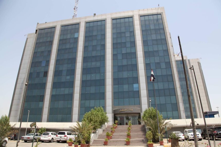 النقل تعلن التوجه لافتتاح 3 مطارات رئيسية خلال العام الحالي