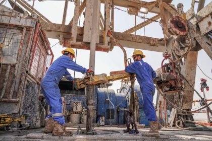 النفط تعلن انجاز حفر واستصلاح 113 بئرًا خلال النصف الأول من عام 2025