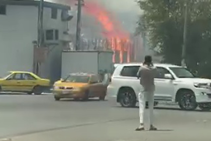 اندلاع حريق داخل بناية قيد الانشاء بمنطقة الكرادة وسط بغداد
