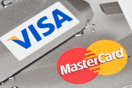 البنك المركزي: لا توجد أي خطط لإلغاء بطاقات " VisaوMastercard" أو حظر التعامل بالدولار خارج العراق
