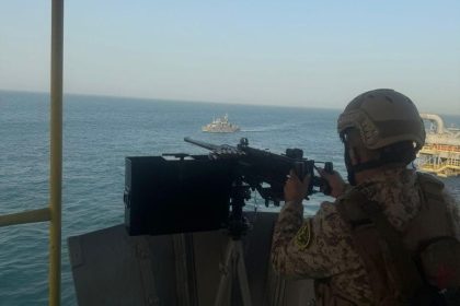 بالصور.. حماية ميناء البصرة النفطي تنفذ ممارسة "سنك بايت" لحمايته من التهديدات