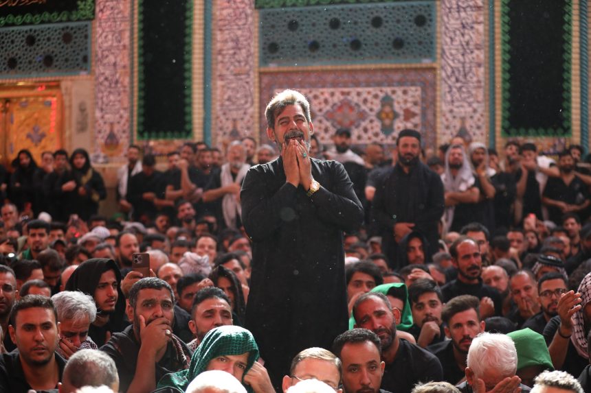 بالصور.. جموع المعزّين تحيي مراسم زيارة عاشوراء في كربلاء