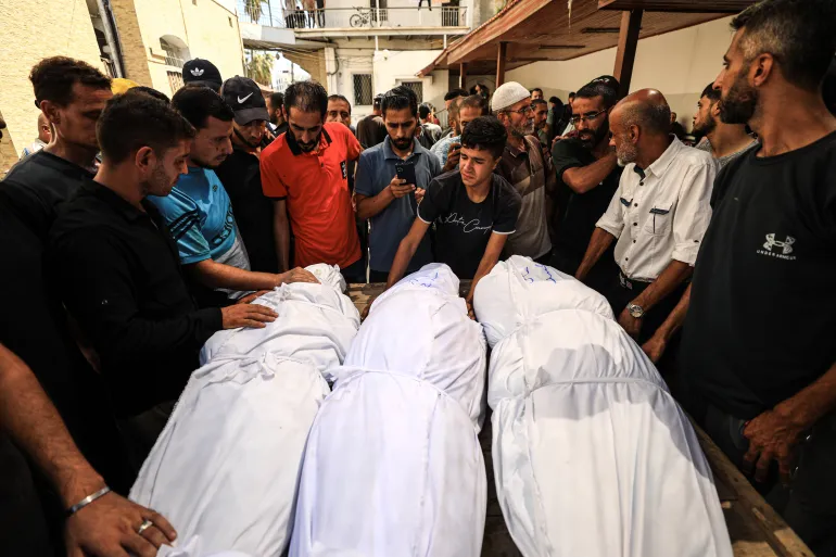 تصعيد إسرائيلي عنيف في غزة.. استشهاد 32 فلسطينيا بينهم أطفال ونساء