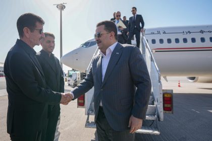 السوداني يصل محافظة النجف لافتتاح عدد من المشاريع الخدمية