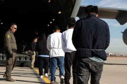 بعد وفاة أحدهم.. قاضية تأمر إدارة ترامب بوقف الاعتقالات العشوائية للمهاجرين