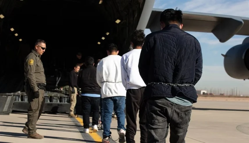 بعد وفاة أحدهم.. قاضية تأمر إدارة ترامب بوقف الاعتقالات العشوائية للمهاجرين