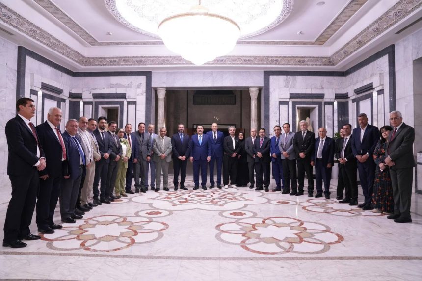 السوداني يوافق على منح اعضاء اتحاد الادباء والكتاب قطع أراضٍ سكنية مخدومة