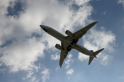 وزارة النقل تعلن استئناف الرحلات الجوية إلى إيران ابتداءً من يوم غد الثلاثاء