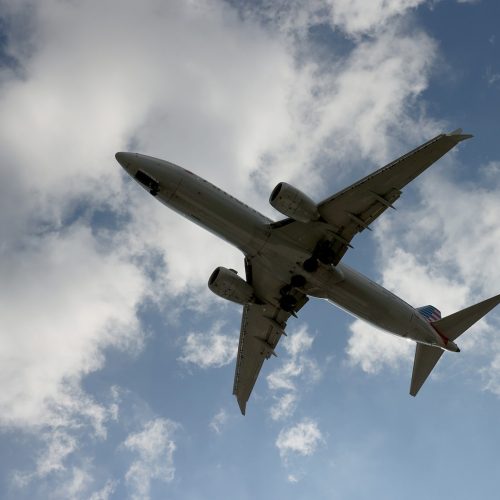 وزارة النقل تعلن استئناف الرحلات الجوية إلى إيران ابتداءً من يوم غد الثلاثاء