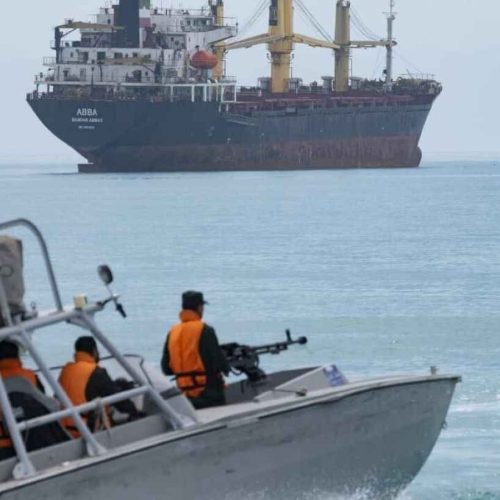 برلماني إيراني يعلن اكتمال جاهزية بلاده عسكريًا لإغلاق مضيق هرمز وبانتظار القرار