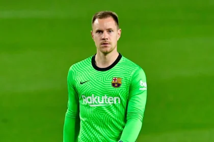 مستقبل تير شتيجن معلق.. وجالطة سراي يغريه بعرض مالي كبير