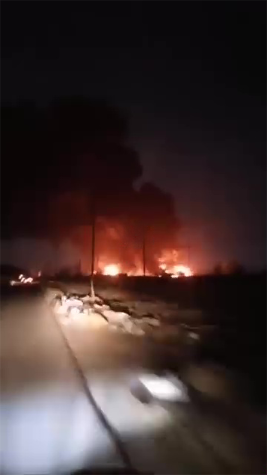 اندلاع حريق داخل معسكر التاجي شمالي بغداد