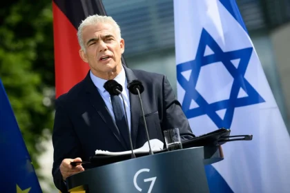 زعيم المعارضة الإسرائيلية: الهجوم على دمشق سلوك متهور ولا يخدم الأهداف الاستراتيجية