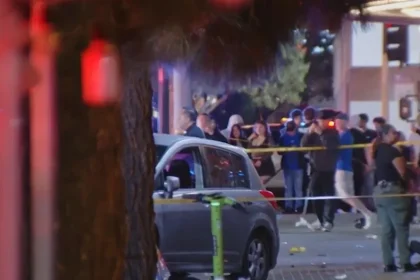 مركبة تدهس حشدا وتصيب أكثر من عشرين شخصا في لوس أنجلوس