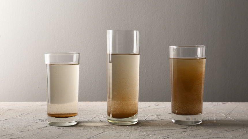 مرصد بيئي: المياه الواصلة لمجمع بسماية تشبه لون "القهوة" وتتسبب بتساقط الشعر