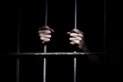 النزاهة: السجن المؤبد لمنتسب في المرور العامة اختلس (10) مليارات دينار