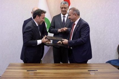 العراق يوقع عقدا مع شركة شلمبرجر لتطوير الإنتاج في حقل عكاز الغازي